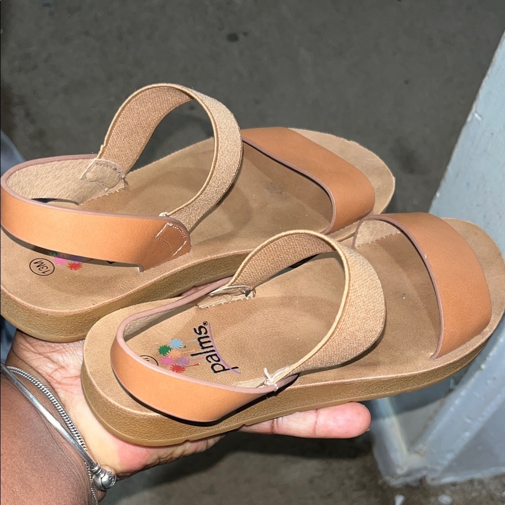Palms Kids Tan Slippers😍Amo